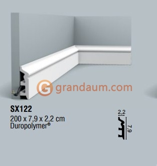 Напольный плинтус с гладким профилем Orac Decor SX122