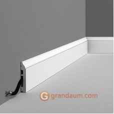 Напольный плинтус с гладким профилем Orac decor SX172
